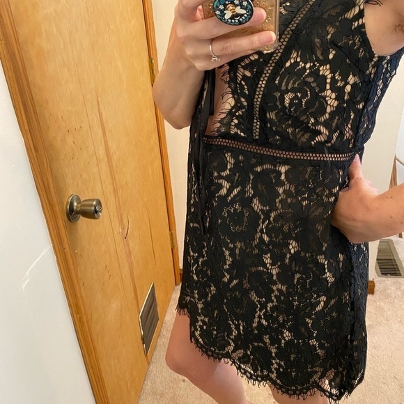 NWT Tobi Black Lace Nude Cap Sleeve Tie Front Dress - Picture 12 of 12